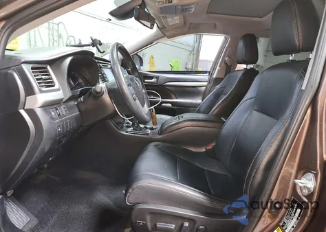 2019 Toyota Highlander Se z USA, uszkodzony, nr VIN 5TDJZRFH6KS931453